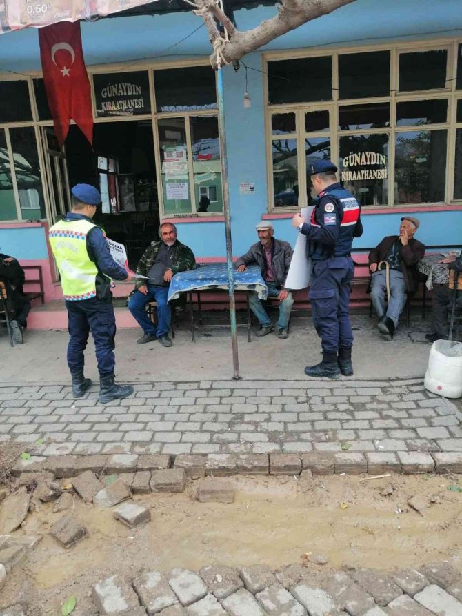 Jandarma Traktör Sürücülerini Bilgilendirdi