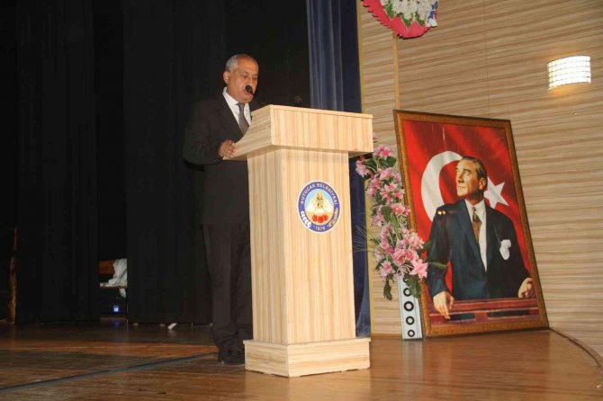 Kuyucak’ta Öğretmenler Günü Düzenlenen Tören İle Kutlandı