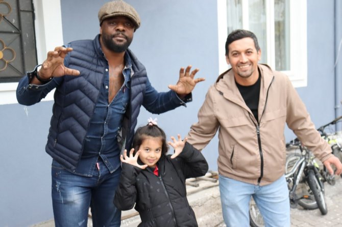 Oğlunun Futbol Oynamasına İzin Vermeyen Babayı Pascal Nouma İkna Etti