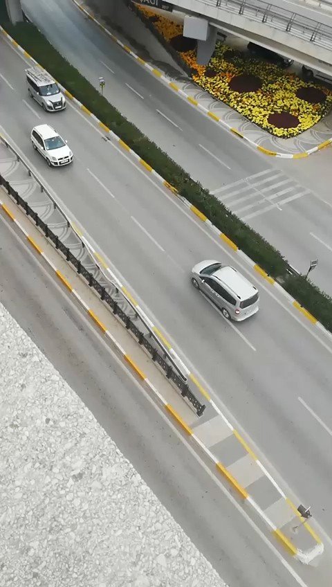 Ters Şeritten Girince Akan Trafikte Geri Geri Geldi