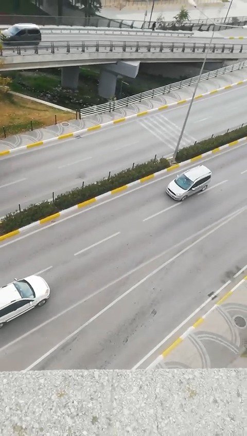 Ters Şeritten Girince Akan Trafikte Geri Geri Geldi