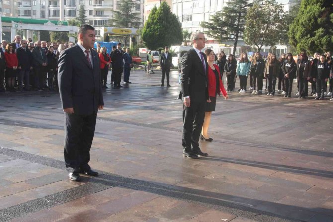 24 Kasım Öğretmenler Günü Edremit’te Kutlandı