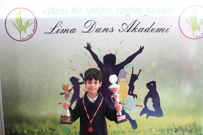 Bandırmalı Minik Dansçı Yarışmada Dünya 3.’sü Oldu