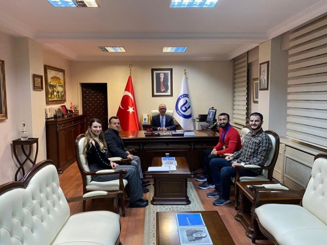 Dünya Şampiyonu Burhan Akbudak, Rektör Uzun’u Ziyaret Etti