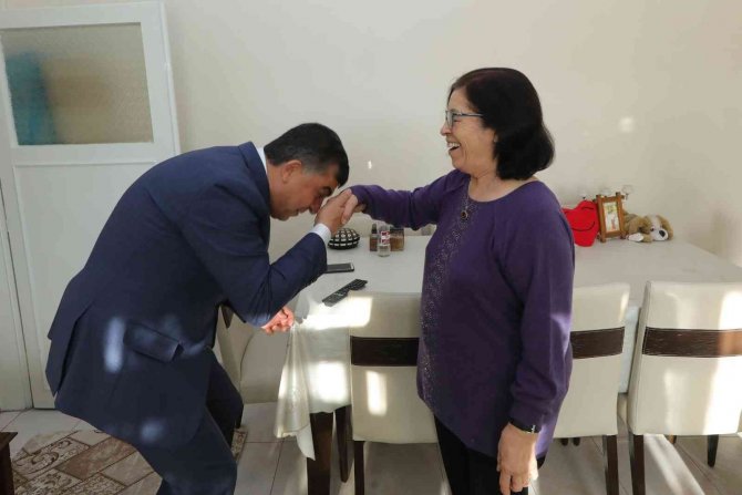 Başkan Fadıloğlu, Öğretmenlerini Unutmadı