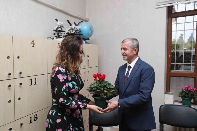 Başkan Mehmet Tahmazoğlu Öğretmenleri Ziyaret Etti