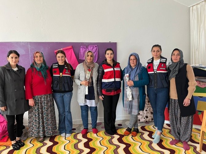Bingöl’de Jandarma, Öğretmenlerin Gününü Kutladı