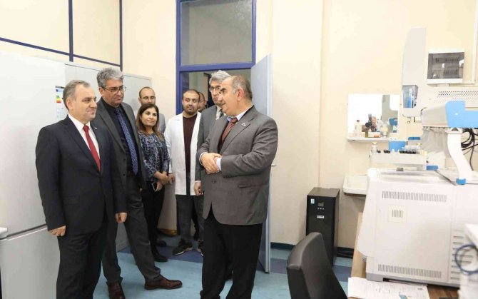 Erü Rektörü Altun, Teknoloji Araştırma Ve Uygulama Merkezi’nde İ̇ncelemelerde Bulundu