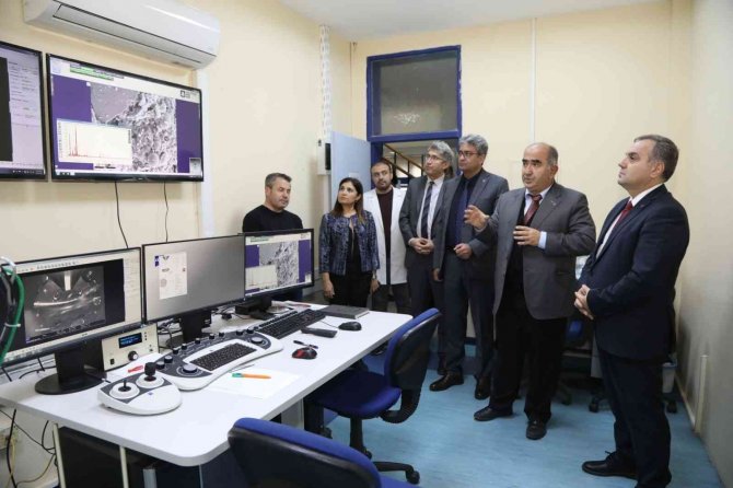 Erü Rektörü Altun, Teknoloji Araştırma Ve Uygulama Merkezi’nde İ̇ncelemelerde Bulundu