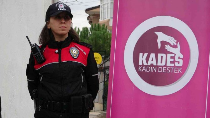 Bursa’da Trafolar "Susmak Şiddeti Gölgeler" Sözleriyle Boyanarak Farkındalık Oluşturuldu