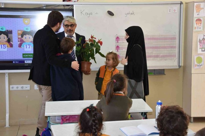 4 Kardeşten Öğretmenlerine Sürpriz Ziyaret