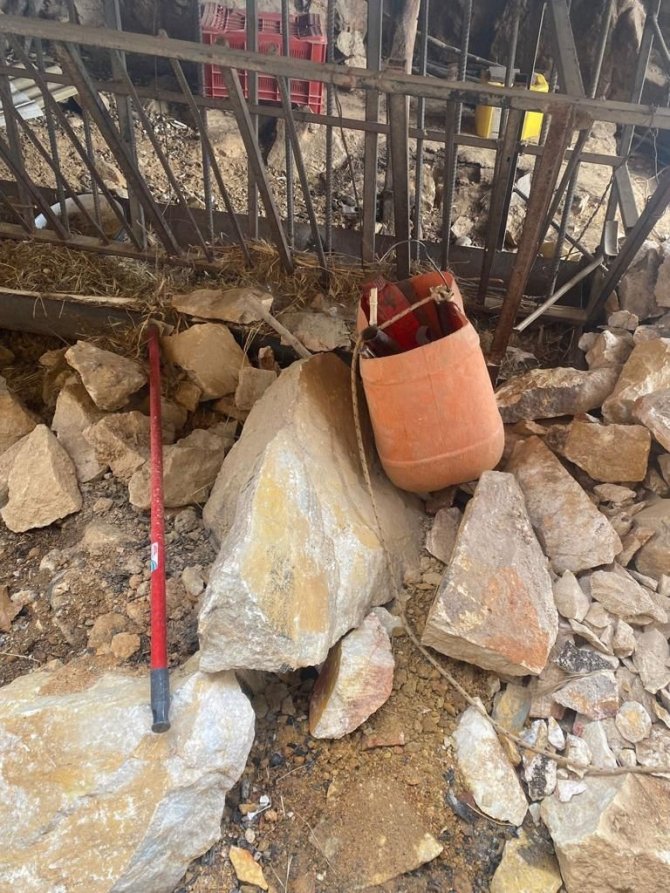 Bursa’da Yok Artık Dedirten Olay: Evin İçinde Kazı Yaparken Yakalandı