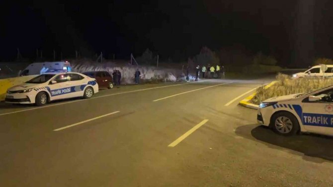 Yoldan Çıkan Otomobil Su Kanalına Düştü: 1 Yaralı