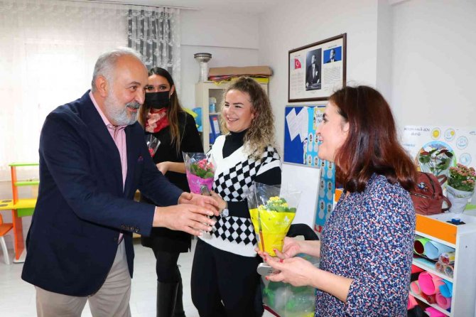 Başkan Silpagar, Öğretmenlerin Gününü Hediyelerle Kutladı