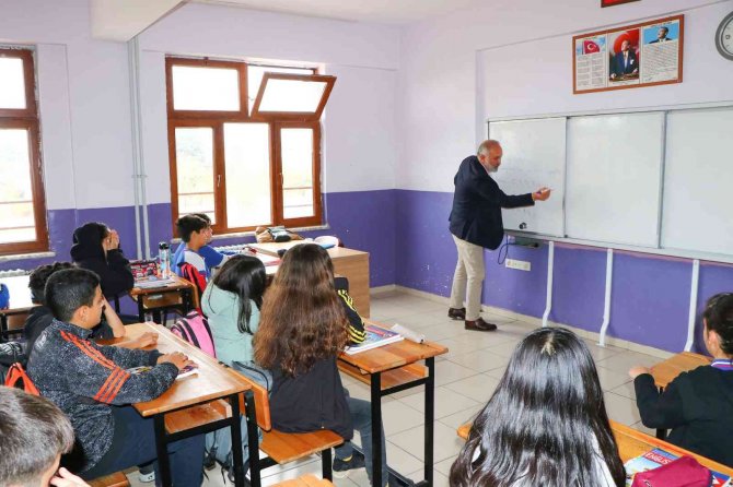 Başkan Silpagar, Öğretmenlerin Gününü Hediyelerle Kutladı