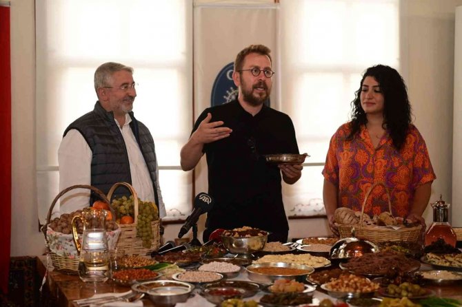 Ünlü Şef Ömür Akkor: