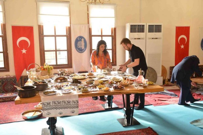 Ünlü Şef Ömür Akkor: