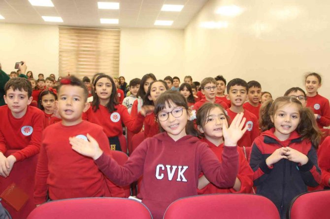 Öğrenciler Ve Öğretmenler, ’Öğretmenler Günü’nü’ Birlikte Kutladı