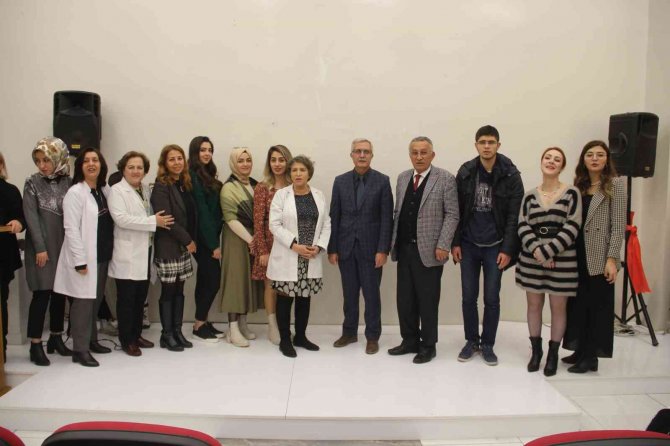 Öğrenciler Ve Öğretmenler, ’Öğretmenler Günü’nü’ Birlikte Kutladı