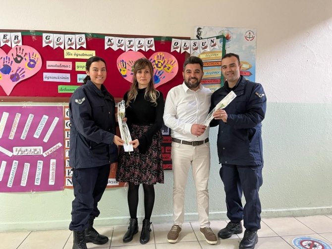 Jandarmadan Çallı Öğretmenlere 24 Kasım Sürprizi