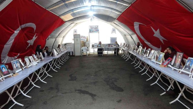 Kızının Elinden Kalem Alınıp Silah Verildi, Anne Öğretmenler Günü’nü Unuttu