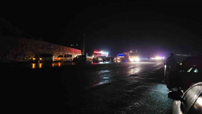 Diyarbakır’da Polis Aracı Kaza Yaptı: 17 Hafif Yaralı