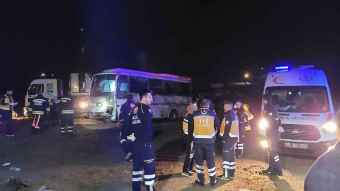 Diyarbakır’da Polis Aracı Kaza Yaptı: 17 Hafif Yaralı