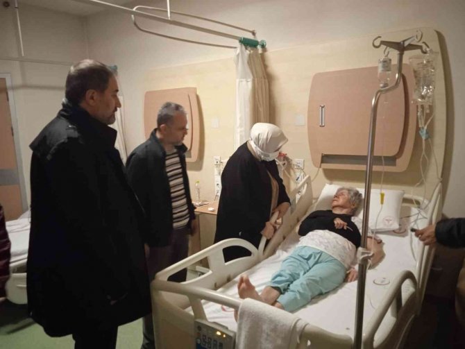 Yaralı Depremzedelerin Tedavisi Sürüyor