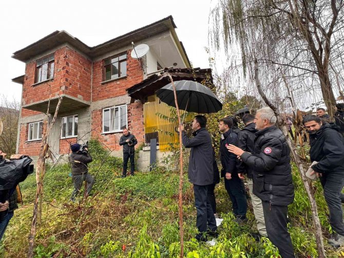 Bakan Kurum Depremde Zarar Gören Yapıları İnceledi