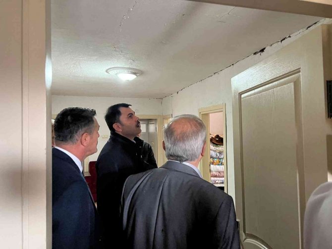 Bakan Kurum Depremde Zarar Gören Yapıları İnceledi