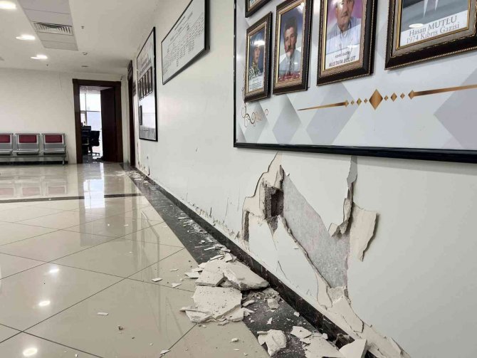 Deprem Cumayeri’nde Kamu Binalarında Hasara Neden Oldu