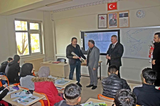 Başkan Çadırcı Öğretmenlerin Gününü Kutladı