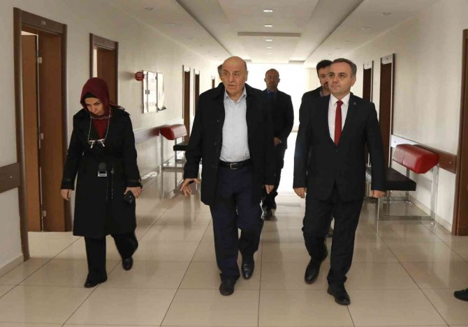Erü Rektörü Altun, Hasta Yakınları Misafirhanelerini Ziyaret Etti