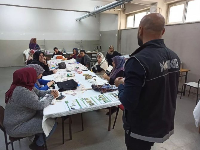 Halk Eğitim Merkezi’nde Kurs Gören Kadınlara Uyuşturucu Bağımlılığı Anlatıldı