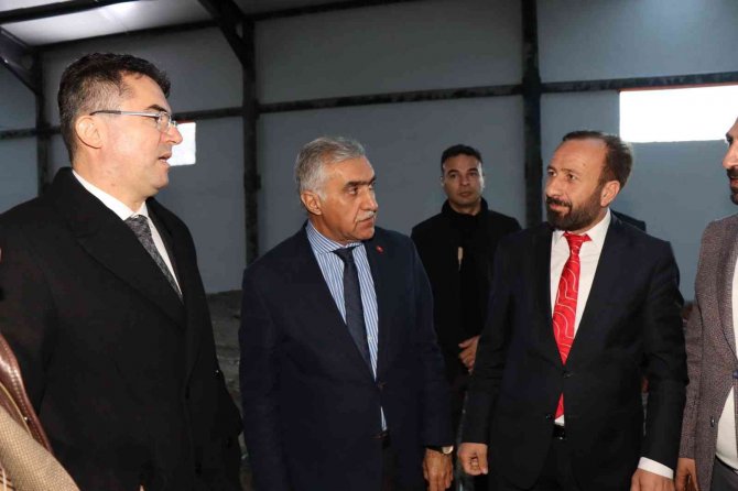 Vali Memiş, Oltu’daki Fabrikaları Dolaştı