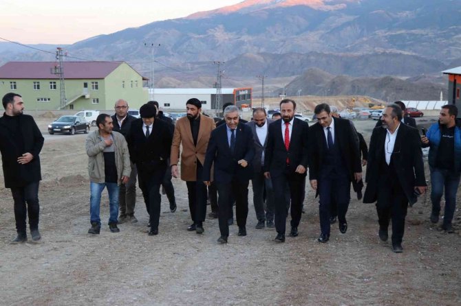 Vali Memiş, Oltu’daki Fabrikaları Dolaştı