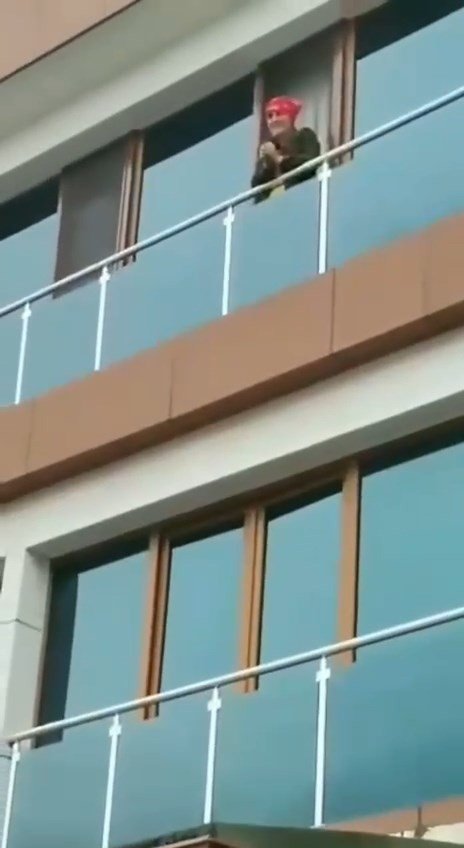 Kanser Tedavisi Gören Öğretmene Yürek Isıtan Kutlama