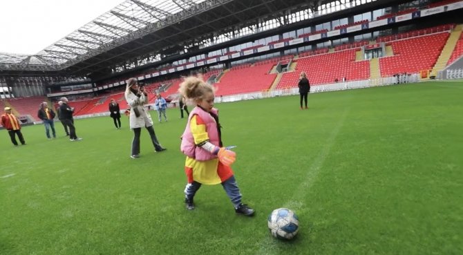 Gürsel Aksel Stadyumu’nun Kapıları Ziyaretçilere Açıldı