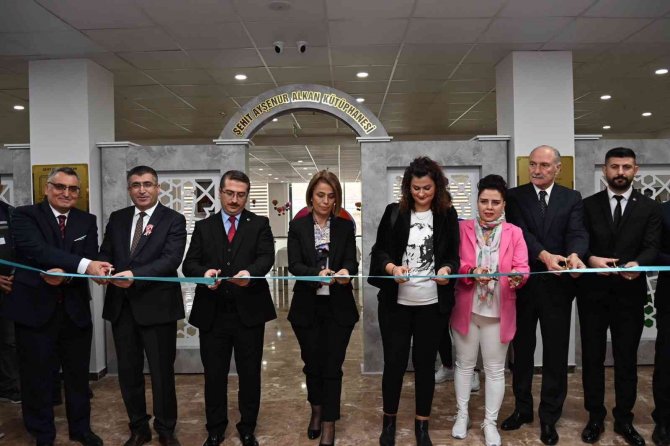 Şehit Öğretmen Ayşenur Alkan’ın İsmi Kütüphanede Yaşayacak