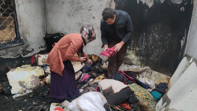 Yangında Canları Dışında Her Şeylerini Kaybeden Aile Yardım Bekliyor