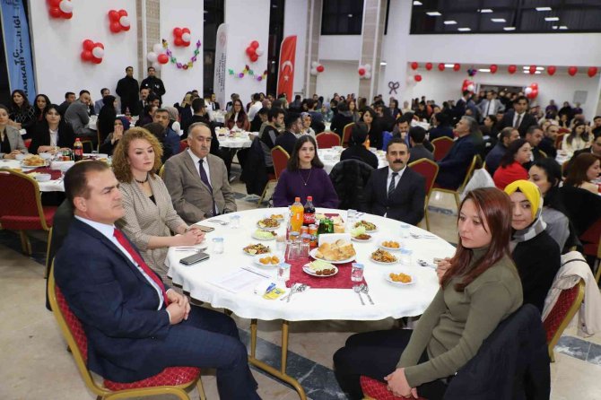 Vali Akbıyık: “600 Öğretmenimizi Avrupa’ya Gönderdik”