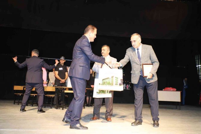 Hakkari’de 24 Kasım Öğretmenler Günü Kutlandı