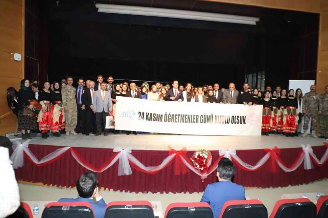 Hakkari’de 24 Kasım Öğretmenler Günü Kutlandı