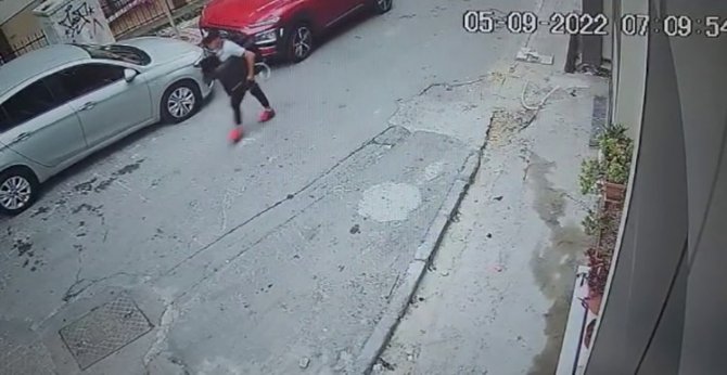 Şişli’de Lcd Ekran Hırsızları Kamerada: Önce Kilidi Kırıp İçeri Girdiler, Ertesi Gün Binaya Tırmandılar
