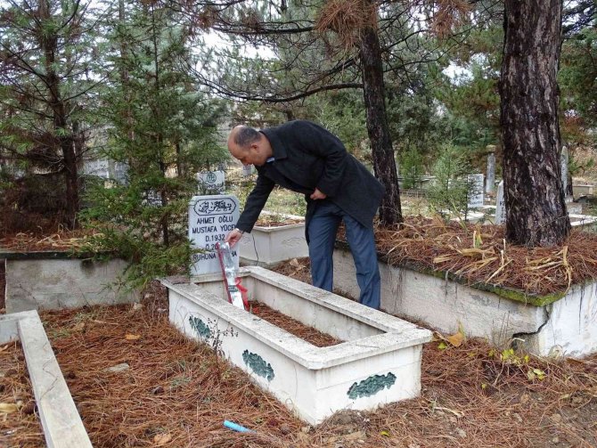 Hisarcık’ta Öğretmenler Vefat Eden Öğretmenleri Unutmadı