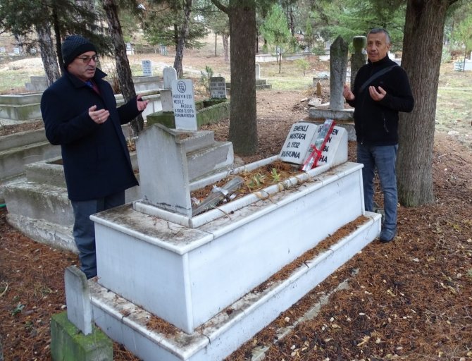 Hisarcık’ta Öğretmenler Vefat Eden Öğretmenleri Unutmadı