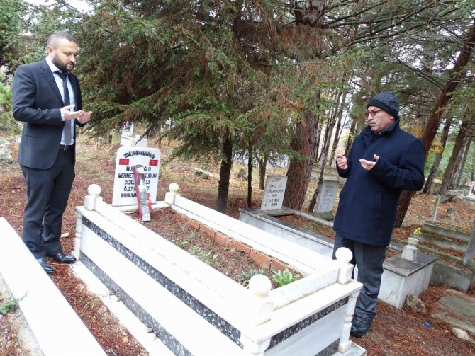 Hisarcık’ta Öğretmenler Vefat Eden Öğretmenleri Unutmadı