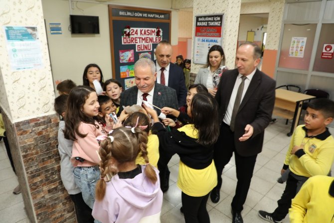 İ̇lkadım Belediyesi Öğretmenleri Unutmadı