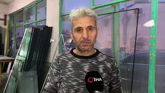 Dükkanındaki Birçok Cam Tuzla Buz Oldu