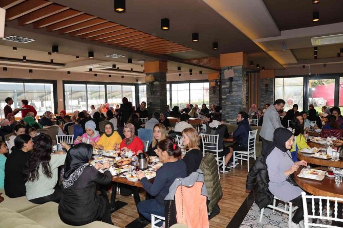 Öğretmenlere Sürpriz Kutlama